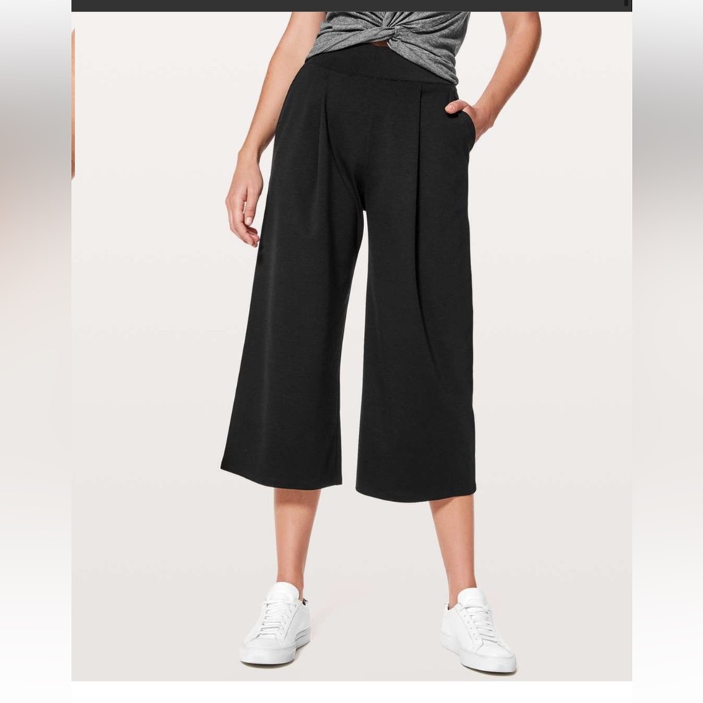 Lululemon Can You Feel The Pleat Cropped Pants with pockets *21" in Black Sz 4